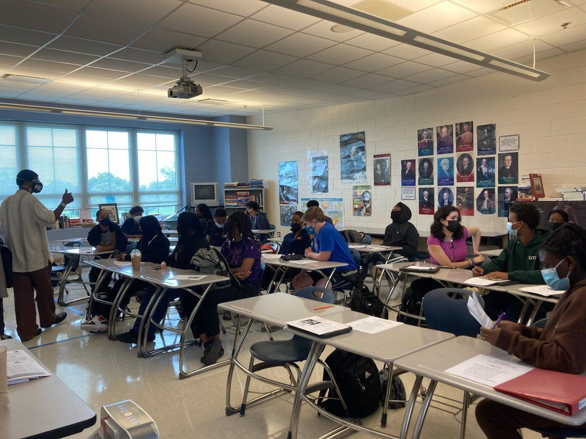 Mr. Shabazz engaging with his students during class. Photo Courtesy of Jackie Lutz. 