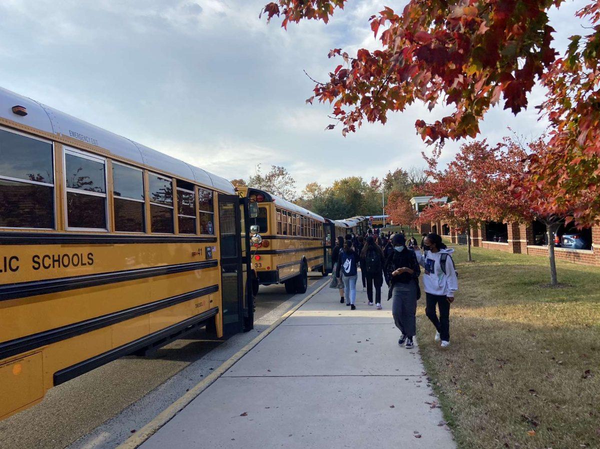 Students+walking+to+locate+their+bus+for+the+ride+home.