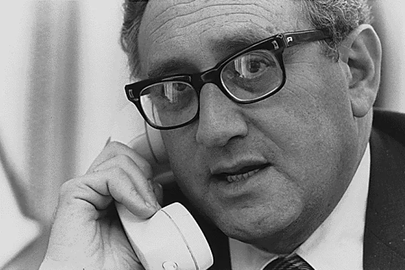 Henry Kissinger pictured on the phone, 1975 / National Security Archive 

