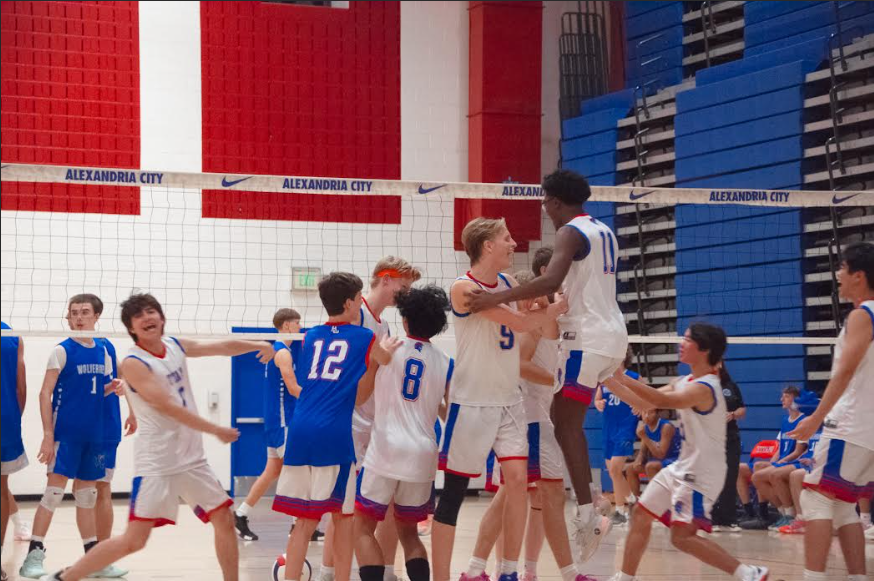 Titans celebrate a set win. (Russell Gibbs)