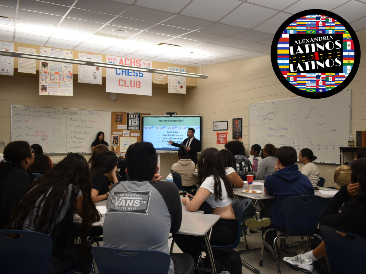 Darwin Salazar presents at the L4L Interest Meeting. 