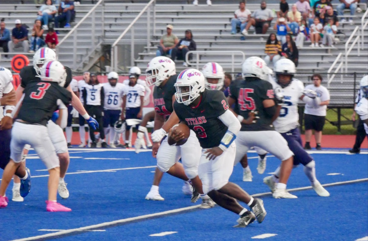 Quarterback Alpha Jalloh holding onto the ball. Photo courtesy of Gemma Pianesi 

