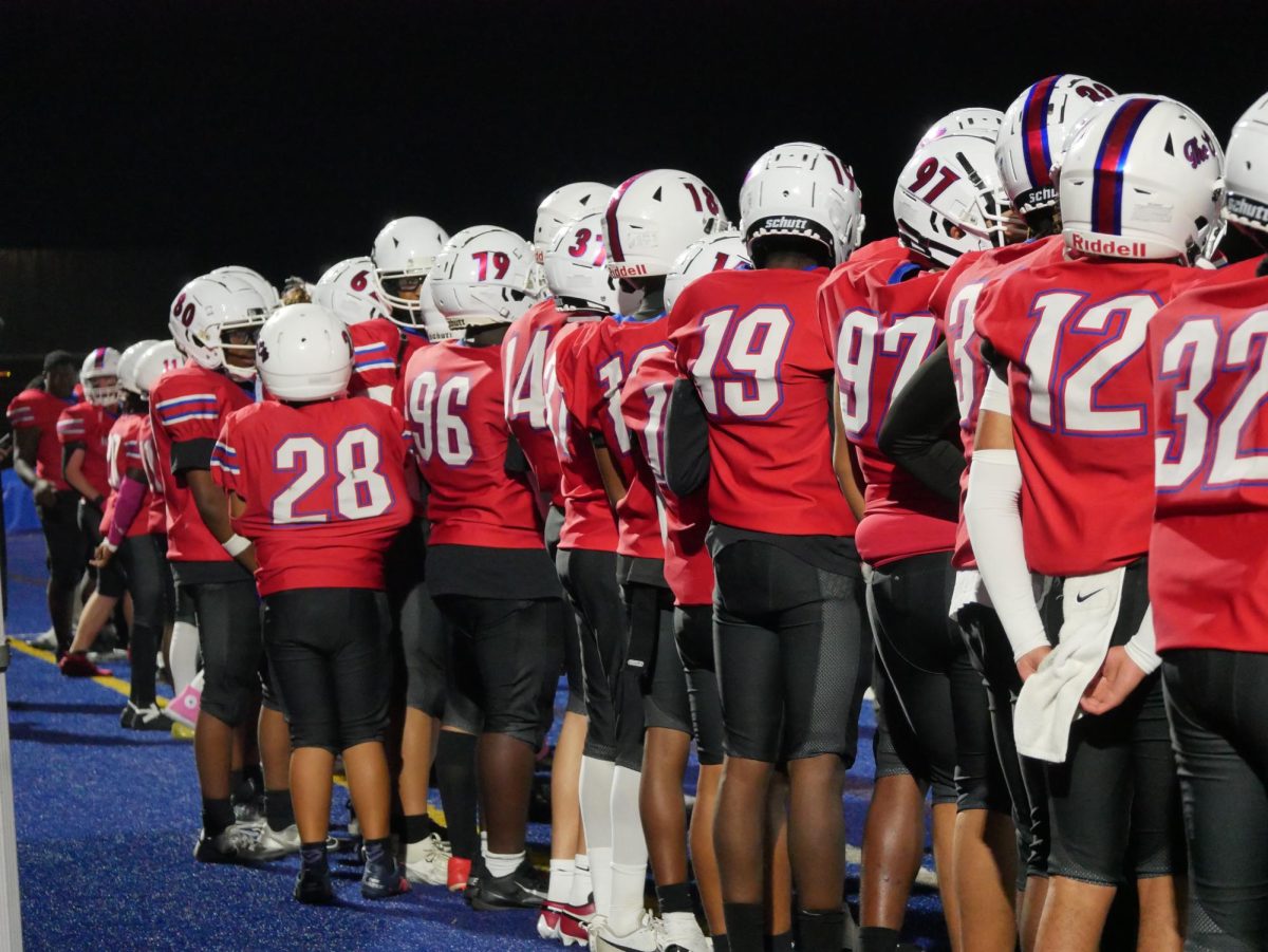 Titans line up on the sideline. 